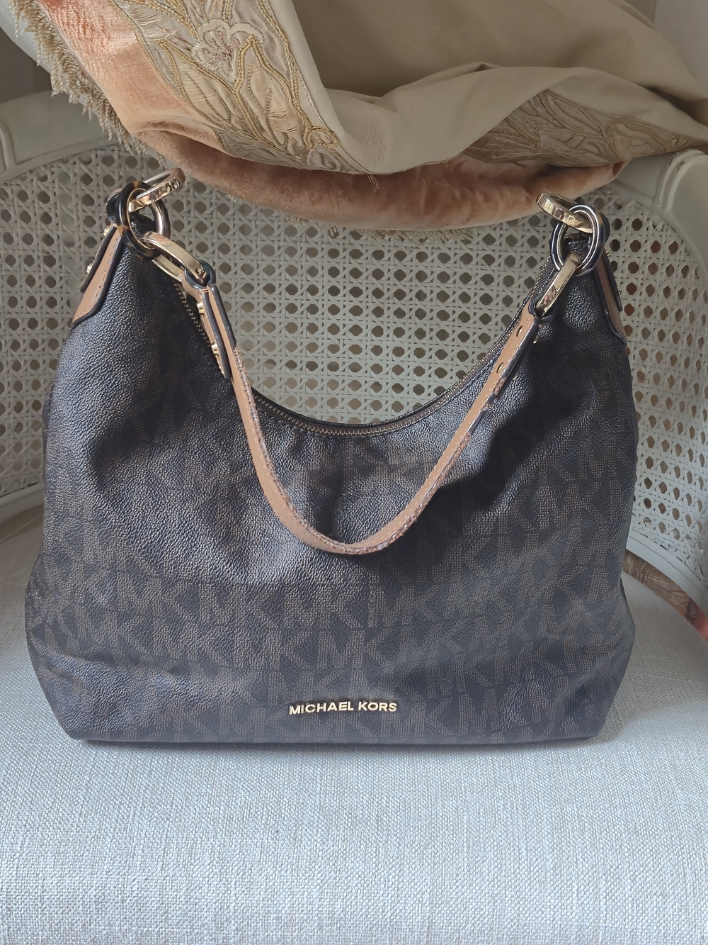 Michael Michael Kors Isabella Medium Hobo Brown Signature